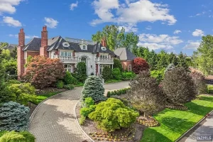 A Nice Cresskill house